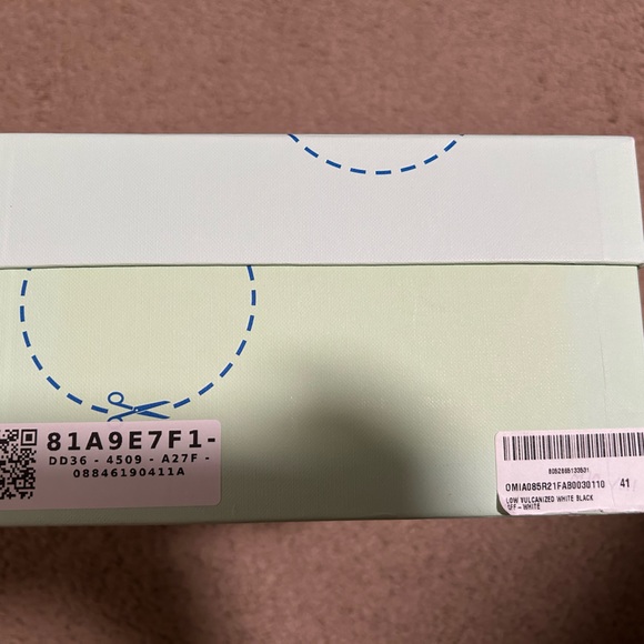 Men’s Off-White Vulcanized Low Sneaker - Picture 7 of 8